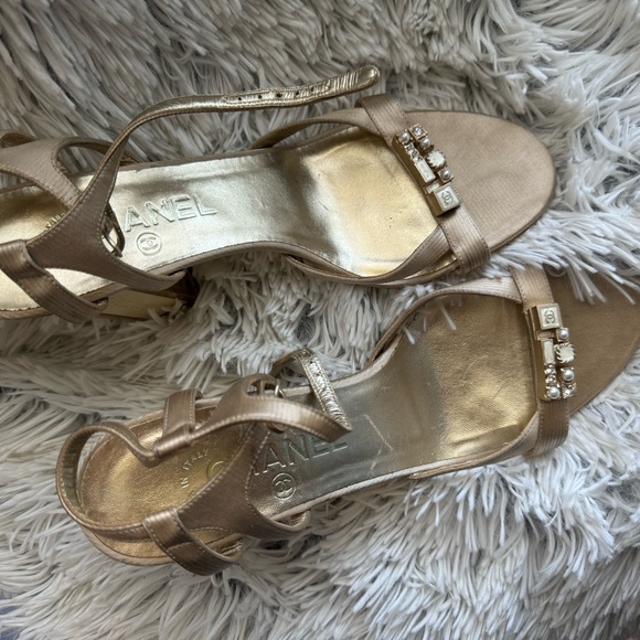 Chanel shoes good condition - Picture 2 of 5